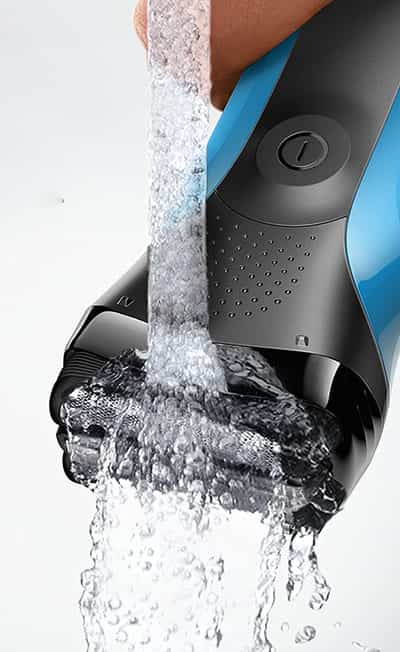 braun series 3 310s shaver's waterproof design