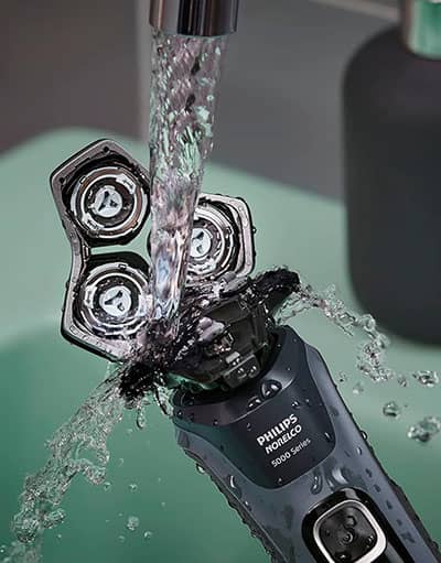 Easy Cleaning System of Philips Norelco 5400 Shaver